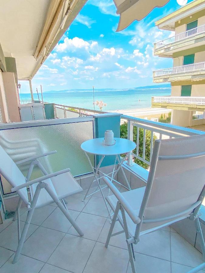 A Wonderful Apartment In Front Of The Sea! Peraia  Екстер'єр фото