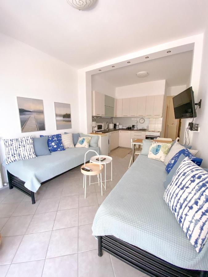 A Wonderful Apartment In Front Of The Sea! Peraia  Екстер'єр фото