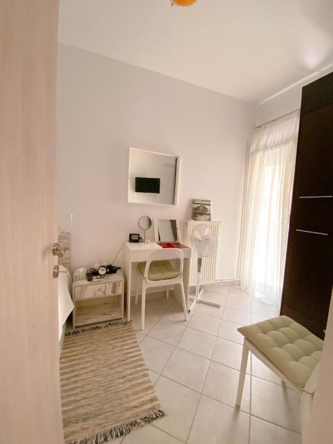 A Wonderful Apartment In Front Of The Sea! Peraia  Екстер'єр фото